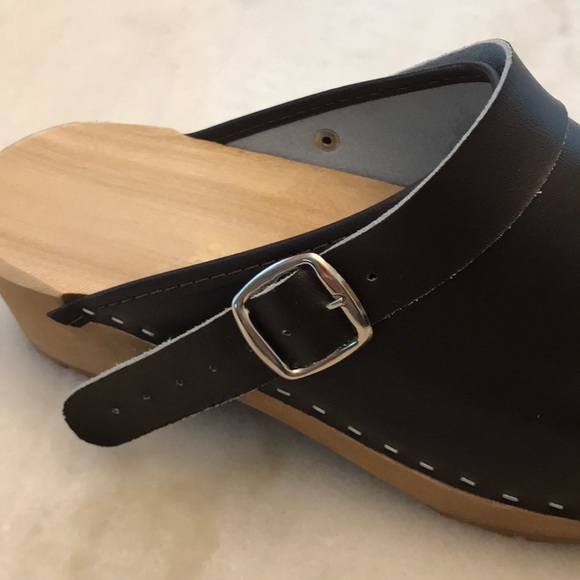 Brown Clogs - Picture 4 of 4